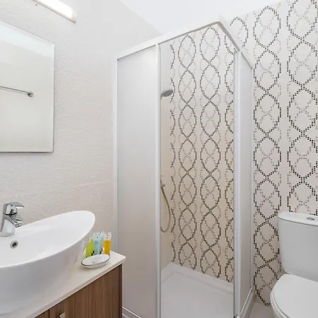Downtown Urban 2 Bedroom Apartment *